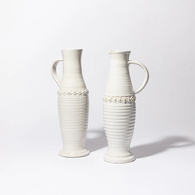 Vase Anse Cannelure et Application de Fleurs