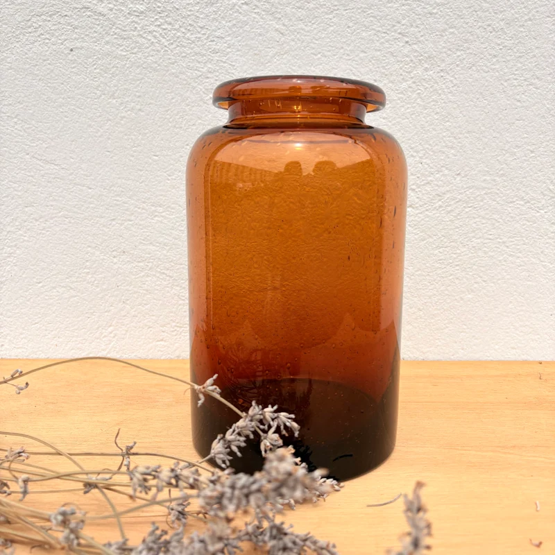 Grand pot en verre ambré